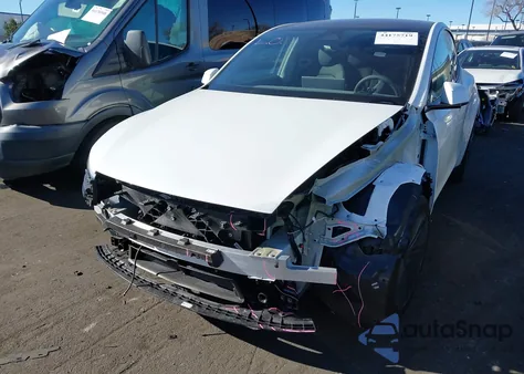 2026 Tesla Model Y Premium Rear-Wheel Drive/Standard Rear-Wheel Drive из США, поврежденный, VIN 7SAYGDED5TF392550